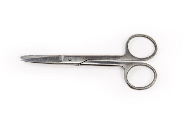 白色背景上的外科剪刀的俯视图图片下载