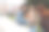 大学里最好的朋友站在校园操场上为某件事大笑图片下载