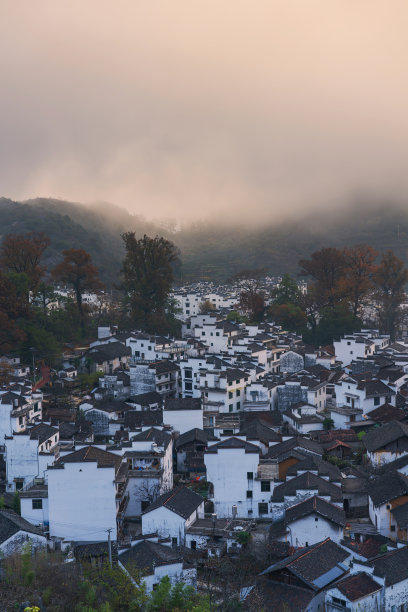 中国安徽省山区的古村落与自然风光图片下载