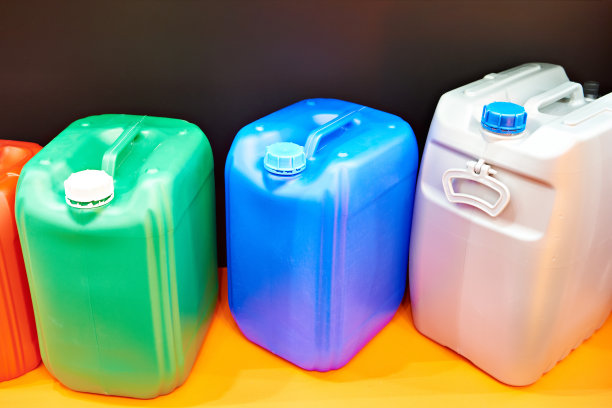 储存液体的塑料罐图片下载