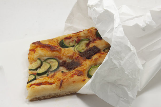 带袋子的长方形披萨图片下载