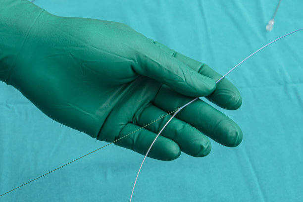 冠状动脉成像导管。双腔导管。冠状动脉造影显示微导管导丝。图片下载