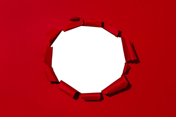 红纸上的大洞，撕纸上广告文字的空白，背景纹理图片下载