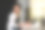 在更衣室镜子前的女人图片下载