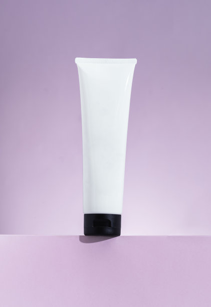 塑料化妆品管奶油或凝胶模型的粉红色背景图片下载
