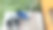 鞋子和铲子放在门廊上图片下载