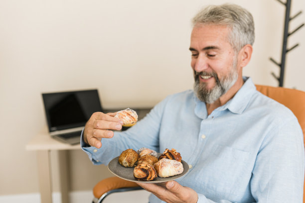 商人在办公室午休图片下载