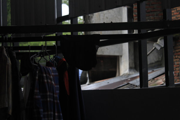 雨天晾衣绳图片下载