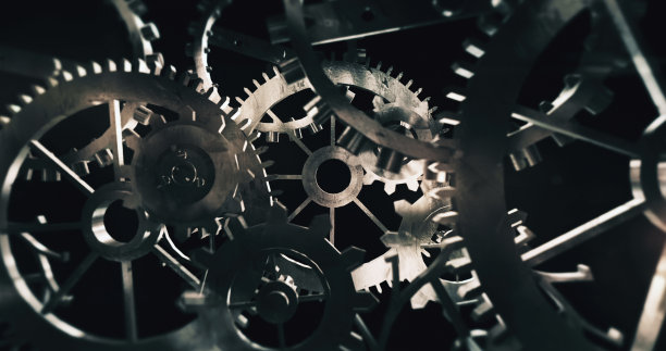 生锈的旧旋转机器齿轮。《飞进齿轮》。图片下载