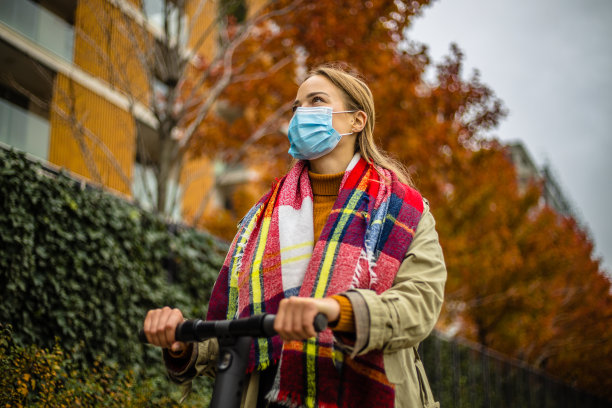 年轻的女人图片下载