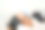 年轻女子在水疗中心做腿蜡脱毛。图片下载