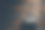 旧拳击手套挂在木墙的钉子上，留有文字复制空间图片下载