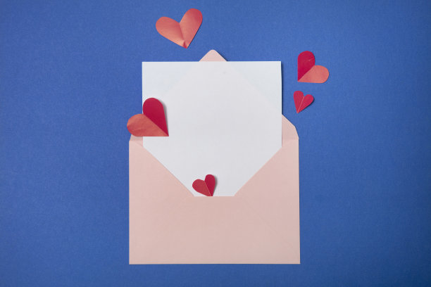 情人节信和剪纸元素在形状的心图片下载