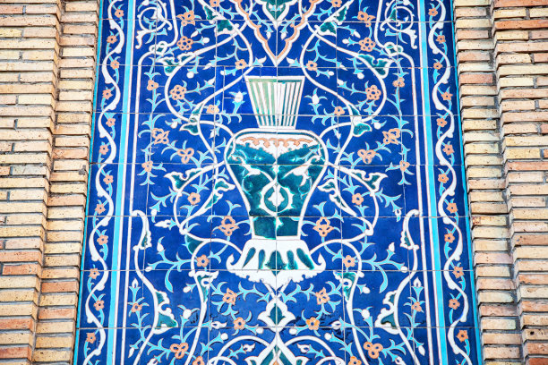 清真寺墙上瓷砖上的传统乌兹别克图案图片下载