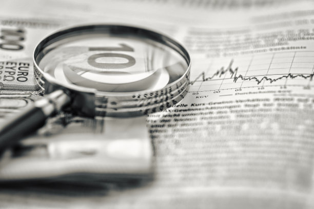 检查金融和股票市场数据图片下载