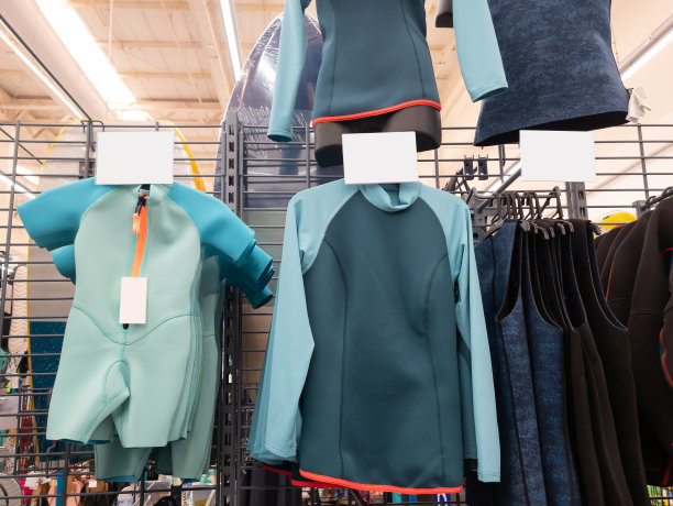 商店里有潜水服。图片下载