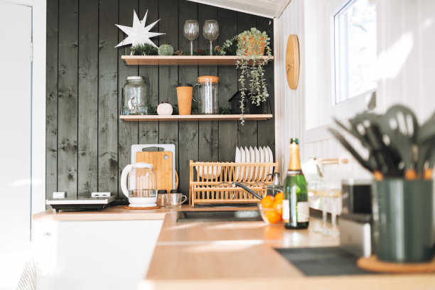 舒适的内部细节，乡村小屋的厨房角落图片下载