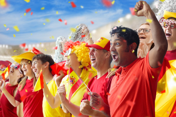 西班牙足球队的支持者在球场上。图片下载