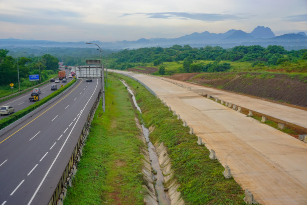 Sadang立交高速公路，Cipularang收费公路，Purwakarta，西爪哇，印度尼西亚，亚洲图片下载