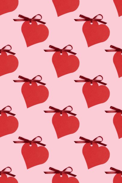 心形红色空标签制成的图案。图片下载