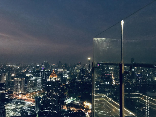 曼谷城市景观与天际线在夜间图片下载