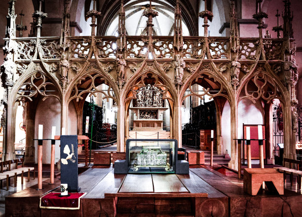 布雷萨赫大教堂的祭坛图片下载