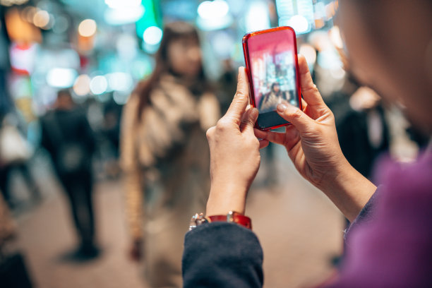 朋友们在东京拍照片图片下载