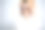 身穿白大褂的美女在眼睛上敷眼罩进行皮肤护理图片下载
