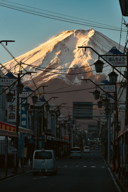 日本山梨县藤吉田市美丽的富士山图片下载