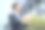 商人带着平板电脑在商业区图片下载