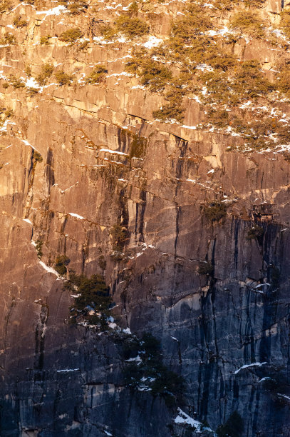阳光照在岩石上图片下载