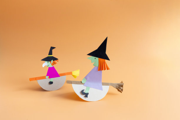 孩子们的万圣节纸工艺品图片下载