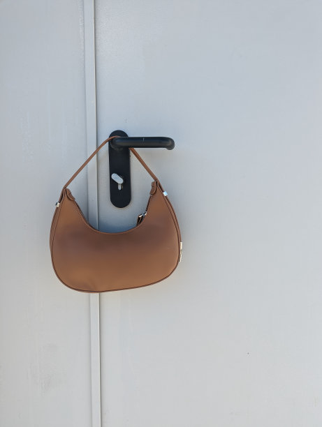 米黄色的包图片下载