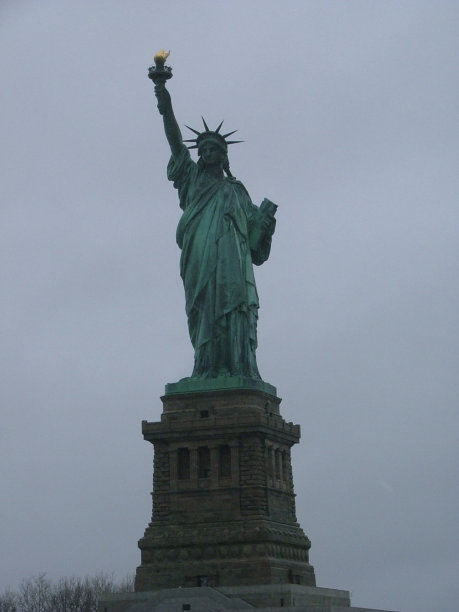 自由女神的阴天图片下载