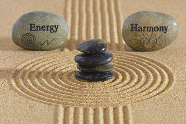 日本禅宗花园中的纹理沙石图片下载