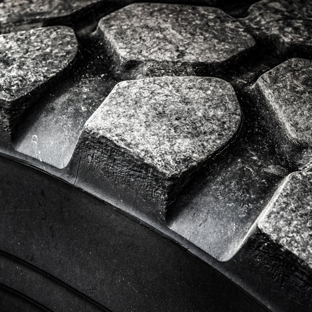 卡车轮胎的胎面图片下载