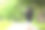 健康的女性放松后，冷静下来，看看智能手表检查计时运行。亚洲跑步女子在公园健身和慢跑后健身。健康生活理念图片下载