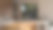 舒适的极简主义明亮干净的厨房室内设计，白色的厨房柜台，水槽，窗户图片下载