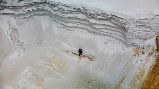 石英砂采石场照片来自无人机，俯视图图片下载