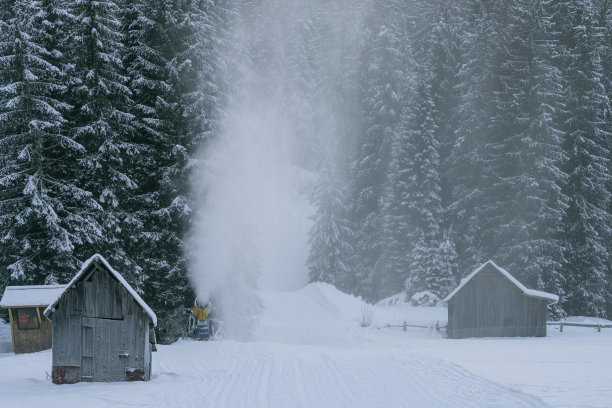 大炮射雪图片下载