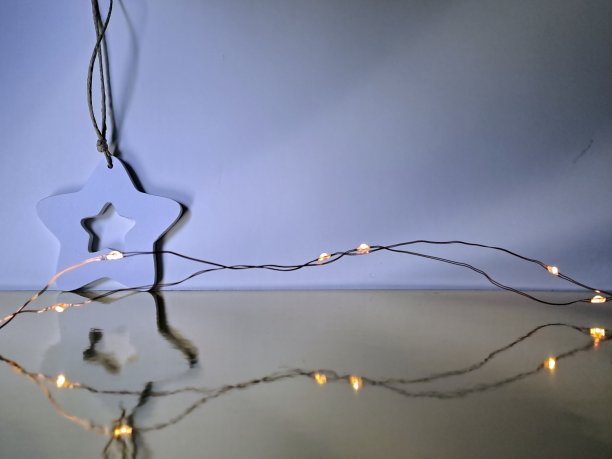 现代图形节日卡片背景，明亮的亮点图片下载