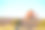 犹他州拱门国家公园的平衡岩石，清晨日出时地平线上的远景，橙色图片下载