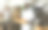 非洲面包师用托盘端着烤好的面包图片下载