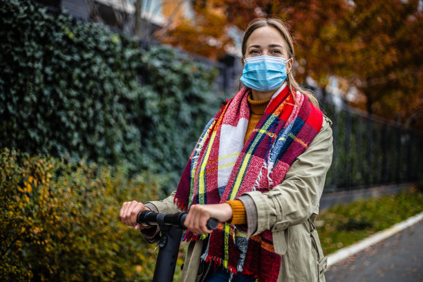 年轻的女人图片下载
