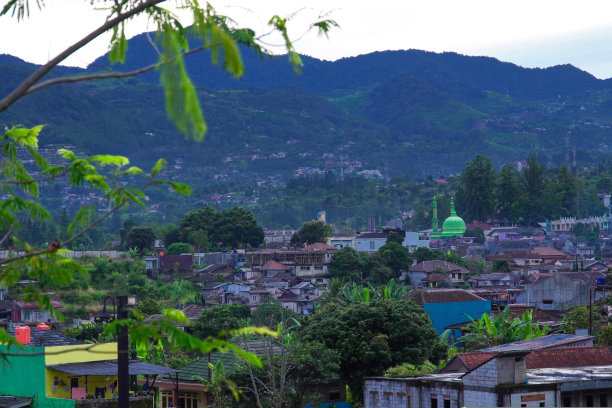 印度尼西亚茂物市西斯萨鲁瓦的清真寺图片下载