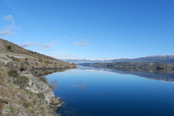 蓝色的河流图片下载