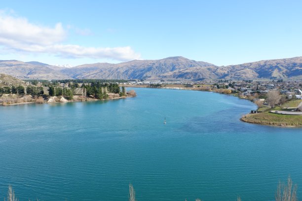 蓝色的河流图片下载