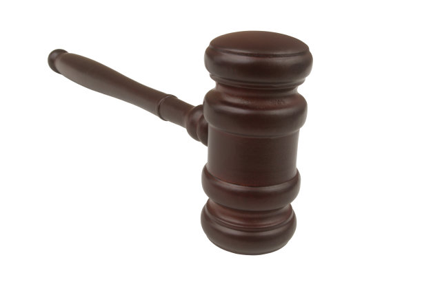 法官的木槌孤立在白色上图片下载