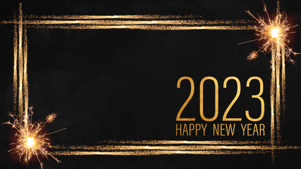 2023新年快乐节日贺卡横幅-金色的一年，闪闪发光的条纹烟花在黑色的夜晚纹理背景图片下载