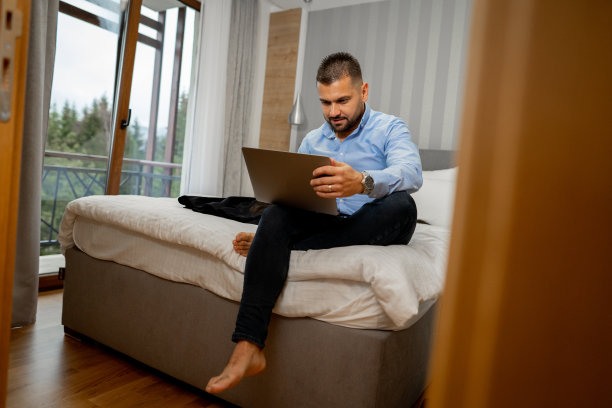 在酒店房间工作图片下载